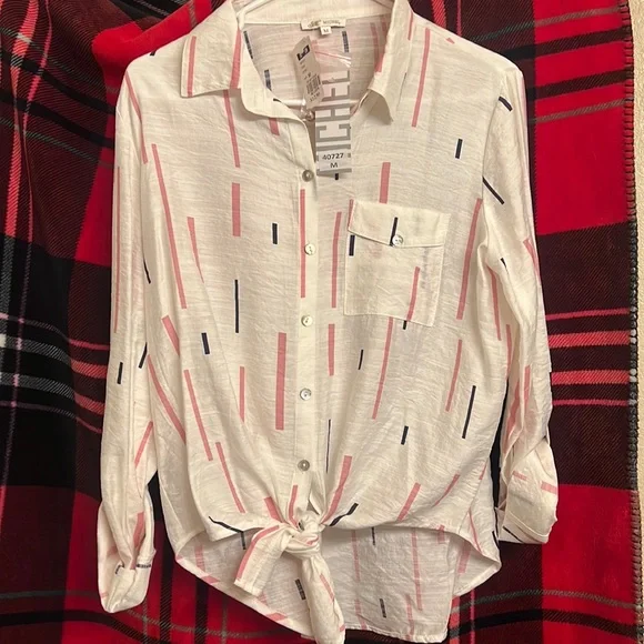 COPY - Button down blouse - Picture 1 of 5